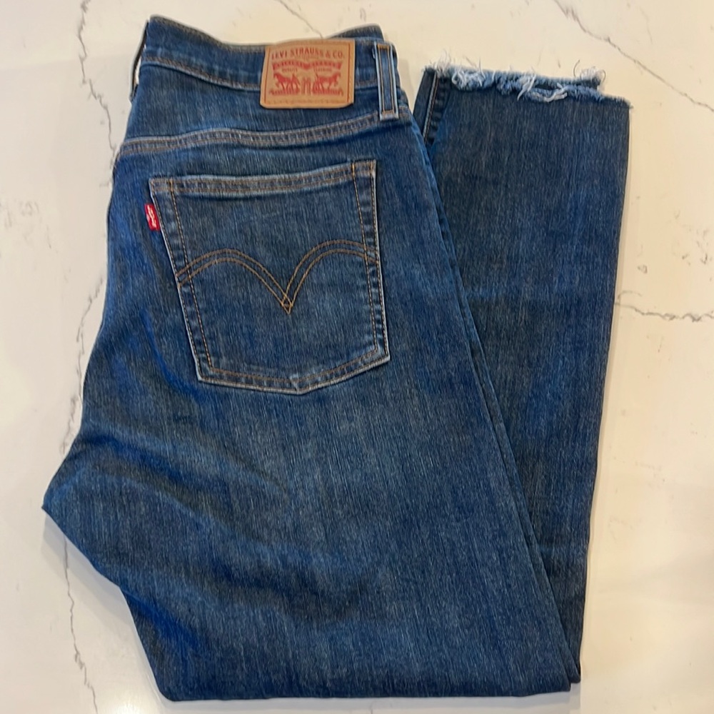 Levi’s wedgie fit skinny.